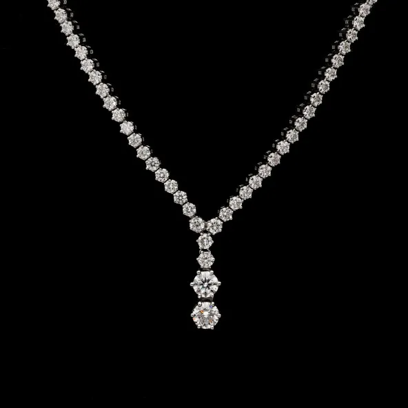 Classy elegant diamonds necklace